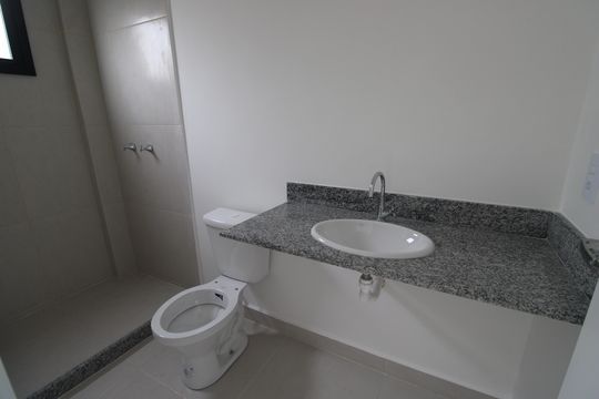 Banheiro da suíte de apartamento à venda com 2 quartos, 80m² em Taquara, Rio de Janeiro