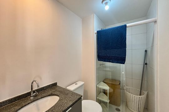 Banheiro  de apartamento para alugar com 2 quartos, 45m² em Pinheiros, São Paulo