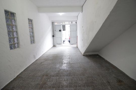 Garagem de casa à venda com 2 quartos, 170m² em Umuarama, Osasco