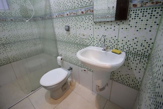 Banheiro de casa à venda com 2 quartos, 170m² em Umuarama, Osasco