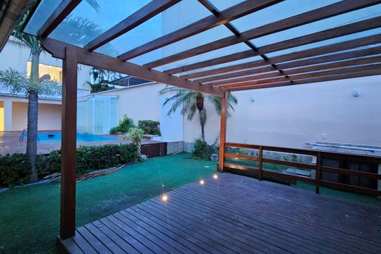Quintal de casa para alugar com 3 quartos, 300m² em Nossa Senhora de Fatima, Nilópolis