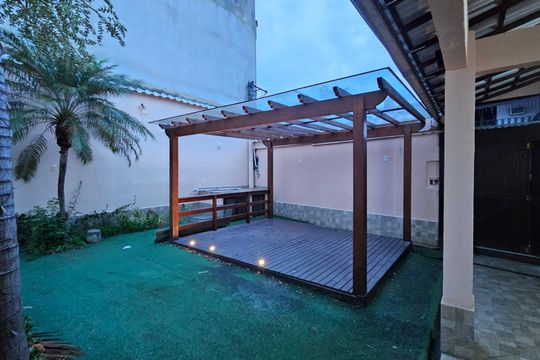Quintal de casa para alugar com 3 quartos, 300m² em Nossa Senhora de Fatima, Nilópolis