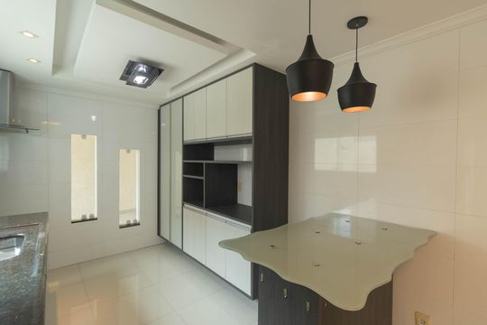 Cozinha de casa de condomínio para alugar com 3 quartos, 240m² em Camarão, São Gonçalo