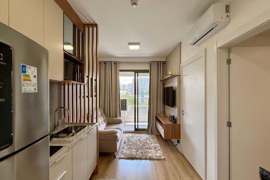 Cozinha  de apartamento para alugar com 1 quarto, 32m² em Campo Belo, São Paulo