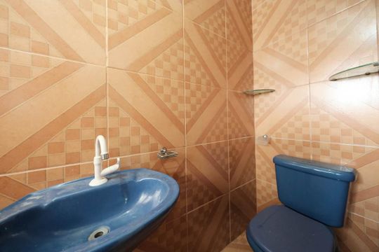 Banheiro de casa para alugar com 1 quarto, 80m² em Jardim Danfer, São Paulo