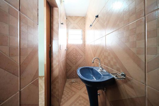 Banheiro de casa para alugar com 1 quarto, 80m² em Jardim Danfer, São Paulo