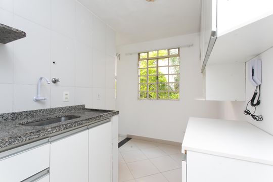 Cozinha - Armários de apartamento para alugar com 2 quartos, 50m² em Conjunto Residencial José Bonifácio, São Paulo