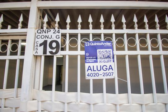 Fachada  de casa à venda com 2 quartos, 80m² em Casa 19, Brasília