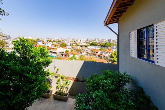 Área externa de casa à venda com 4 quartos, 497m² em Alto Caiçaras, Belo Horizonte