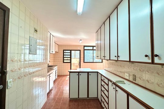 Cozinha de apartamento à venda com 3 quartos, 206m² em Copacabana, Rio de Janeiro