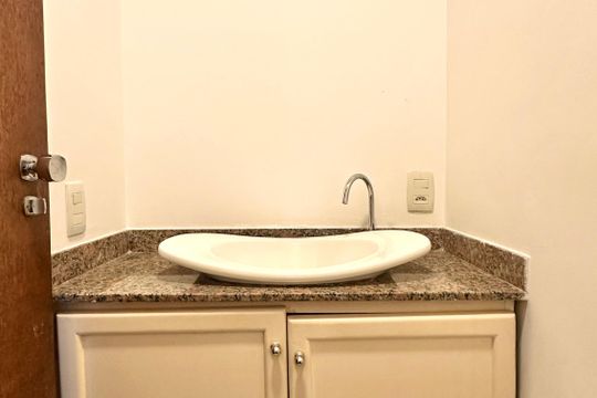 Lavabo de apartamento à venda com 3 quartos, 206m² em Copacabana, Rio de Janeiro