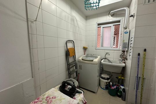Área de Serviço de apartamento para alugar com 3 quartos, 87m² em Jardim Tupanci, Barueri