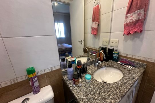 Banheiro da Suíte de apartamento para alugar com 3 quartos, 87m² em Jardim Tupanci, Barueri