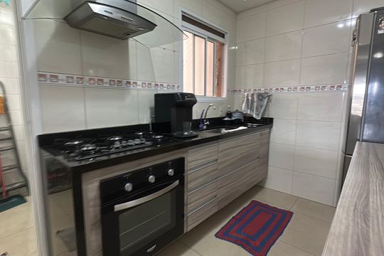 Cozinha de apartamento para alugar com 3 quartos, 87m² em Jardim Tupanci, Barueri