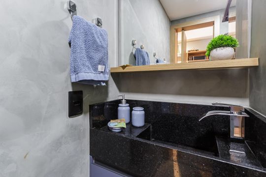 Banheiro de kitnet/studio à venda com 1 quarto, 24m² em Indianópolis, São Paulo