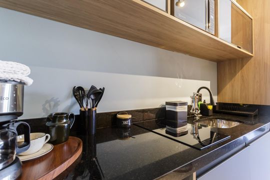 Cozinha de kitnet/studio à venda com 1 quarto, 24m² em Indianópolis, São Paulo