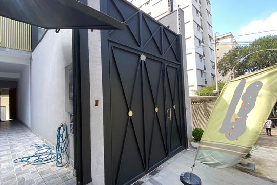 Fachada de casa à venda com 3 quartos, 175m² em Chácara Inglesa, São Paulo