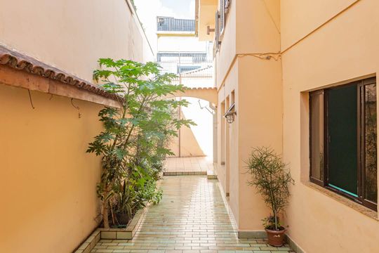 Quintal de casa à venda com 3 quartos, 190m² em Aclimação, São Paulo
