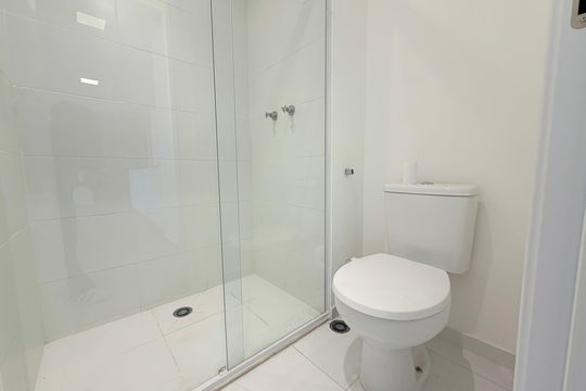 Banheiro de apartamento para alugar com 1 quarto, 51m² em Santo Amaro, São Paulo