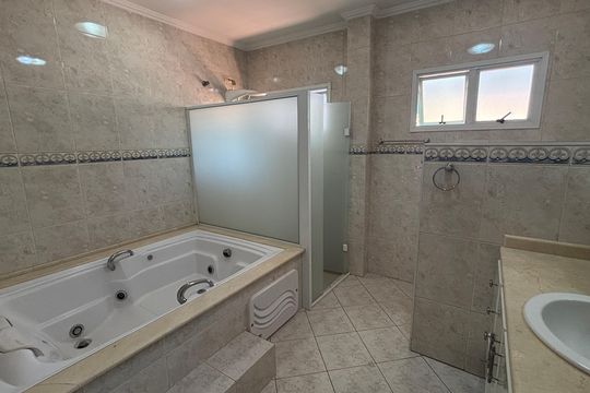 Banheiro da Suíte 1 de casa à venda com 4 quartos, 240m² em Vila Marina, Santo André