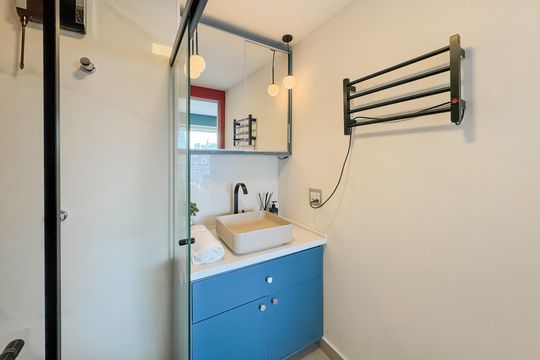 Banheiro de kitnet/studio para alugar com 1 quarto, 27m² em Liberdade, São Paulo