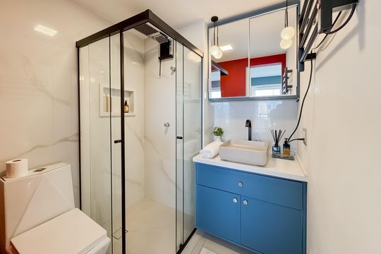 Banheiro de kitnet/studio para alugar com 1 quarto, 27m² em Liberdade, São Paulo