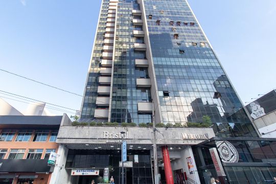 Fachada do Prédio de apartamento à venda com 1 quarto, 67m² em Centro, Curitiba