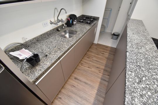 Cozinha de apartamento para alugar com 1 quarto, 67m² em Centro, Curitiba