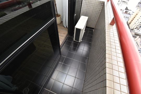 Sacada da Sala  de apartamento para alugar com 1 quarto, 67m² em Centro, Curitiba