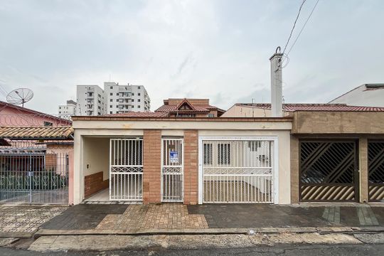Fachada + plaquinha de casa à venda com 3 quartos, 325m² em Vila Mariza, São Bernardo do Campo