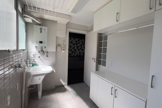 Área de Serviço de apartamento para alugar com 3 quartos, 127m² em Sumarezinho, São Paulo