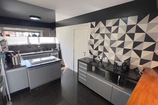 Cozinha de apartamento para alugar com 3 quartos, 127m² em Sumarezinho, São Paulo