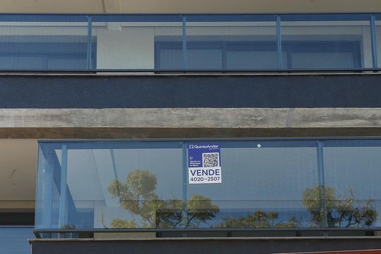 Placa de apartamento à venda com 2 quartos, 102m² em Três Figueiras, Porto Alegre