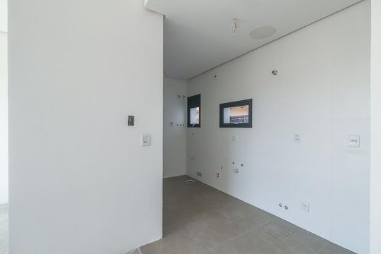 Cozinha de apartamento à venda com 2 quartos, 74m² em Três Figueiras, Porto Alegre