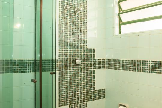 Banheiro de apartamento à venda com 1 quarto, 58m² em Mirandópolis, São Paulo