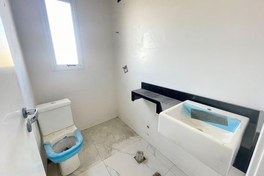 Banheiro social de apartamento à venda com 2 quartos, 58m² em Nova Suíça, Belo Horizonte