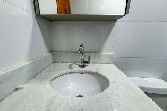 Banheiro social de apartamento para alugar com 1 quarto, 32m² em Vila Monte Alegre, São Paulo