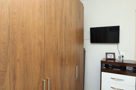 Quarto de apartamento à venda com 2 quartos, 48m² em Conjunto Residencial José Bonifácio, São Paulo