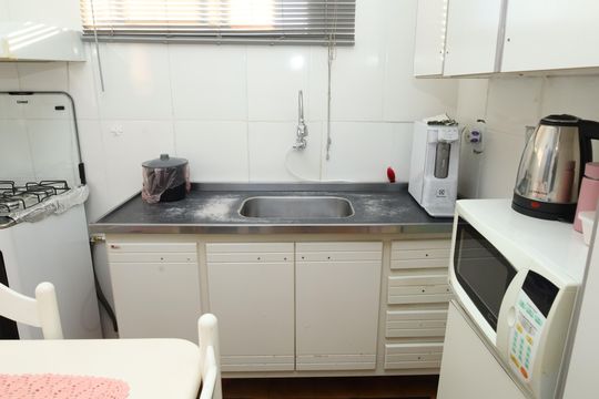Cozinha de apartamento à venda com 2 quartos, 48m² em Conjunto Residencial José Bonifácio, São Paulo