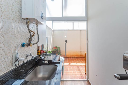 Cozinha e Área de Serviço de apartamento à venda com 2 quartos, 67m² em Parque Fongaro, São Paulo