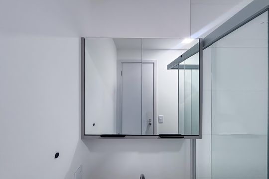 Banheiro de kitnet/studio à venda com 1 quarto, 25m² em Pinheiros, São Paulo