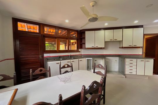 Casa de Condomínio para alugar com 7 quartos, 600m² em Barra da Tijuca, Rio de Janeiro