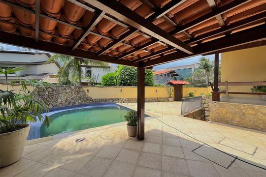 Área externa de casa de condomínio à venda com 7 quartos, 600m² em Barra da Tijuca, Rio de Janeiro
