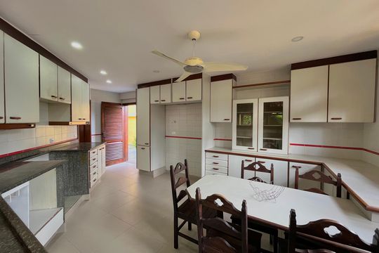 Cozinha de casa de condomínio à venda com 7 quartos, 600m² em Barra da Tijuca, Rio de Janeiro