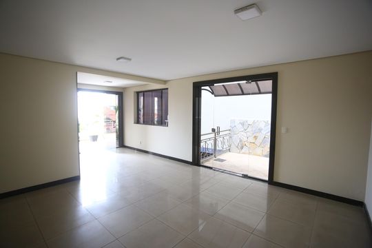 Casa para alugar com 5 quartos, 384m² em Santa Lúcia, Belo Horizonte