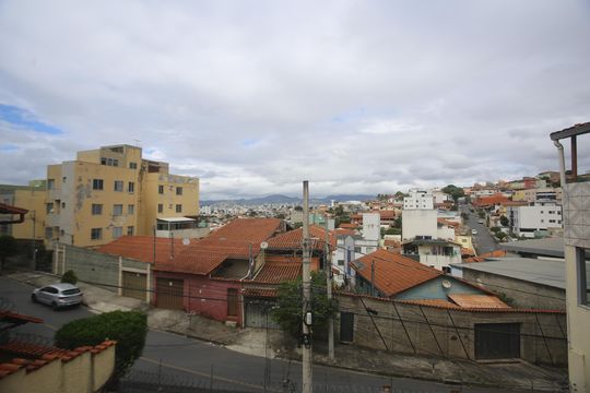 Vista de casa para alugar com 5 quartos, 384m² em Santa Lúcia, Belo Horizonte