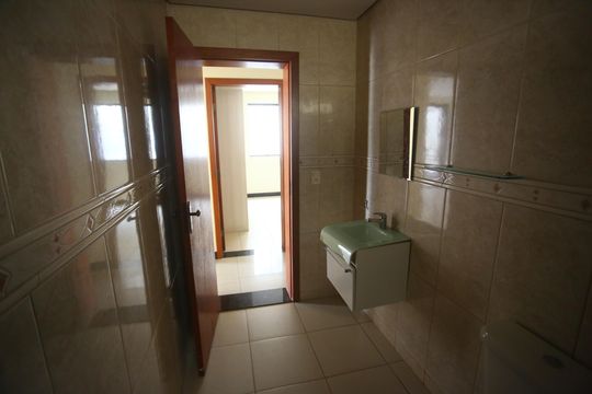 Banheiro Social 1 de casa para alugar com 5 quartos, 384m² em Santa Lúcia, Belo Horizonte
