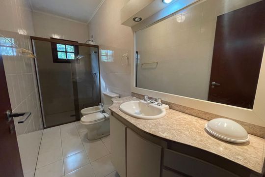 Banheiro 1 de casa à venda com 3 quartos, 410m² em Cidade São Francisco, São Paulo