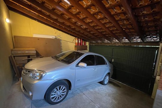 Garagem de casa à venda com 3 quartos, 410m² em Cidade São Francisco, São Paulo