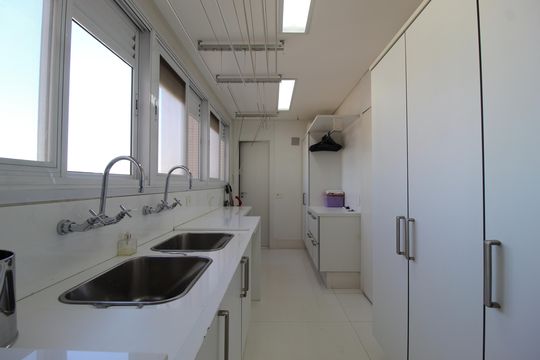 Área de Serviço de apartamento à venda com 3 quartos, 234m² em Itaim Bibi, São Paulo